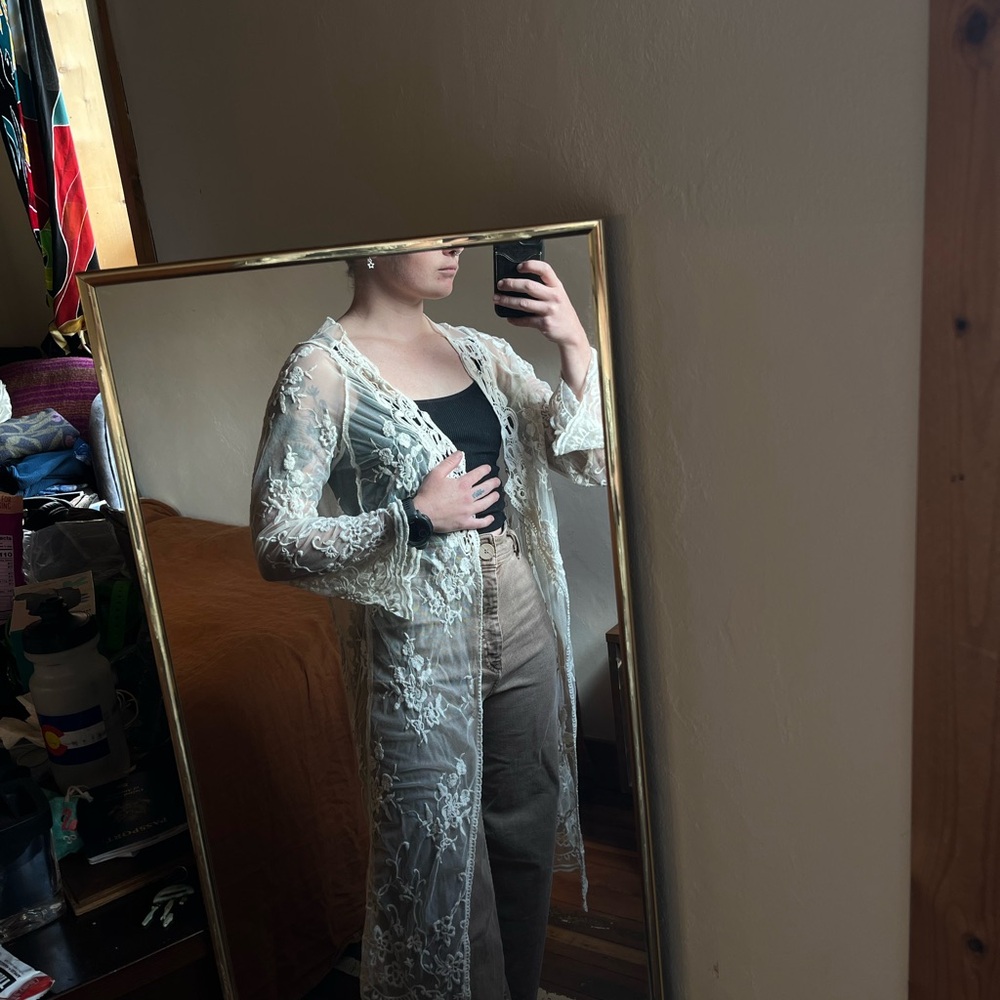 Vici Cream Lace Robe - Picture 2 of 5